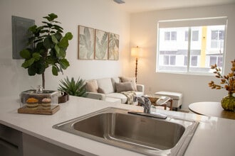 Ecco Lofts in Hialeah, FL - Foto de edificio - Building Photo