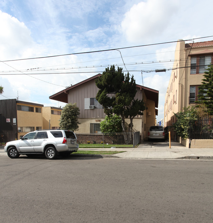 1125 N Madison Ave in Los Angeles, CA - Foto de edificio
