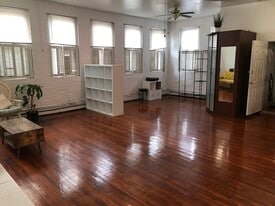 62 Britton St, Unit 1A in Staten Island, NY - Building Photo