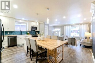 379 Surrey Dr in Oshawa, ON - Building Photo - Building Photo