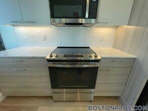 1079 Commonwealth Ave in Boston, MA - Building Photo - Building Photo