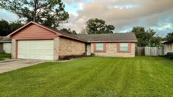 7431 La Pl Dr in Houston, TX - Building Photo