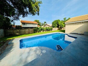 6421 Crossbow Ct in Davie, FL - Building Photo - Building Photo