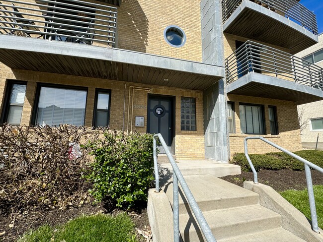 4524 Broadway, Unit 1N in Kansas City, MO - Foto de edificio - Building Photo