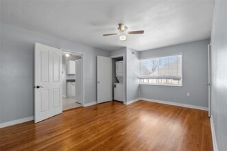 5837 Locke Ave in Fort Worth, TX - Building Photo - Building Photo