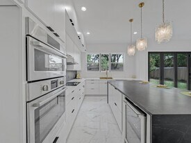 1943 McBroom St in Dallas, TX - Building Photo