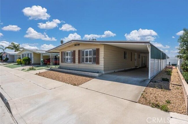 1275 W Johnston Ave in Hemet, CA - Building Photo - Building Photo