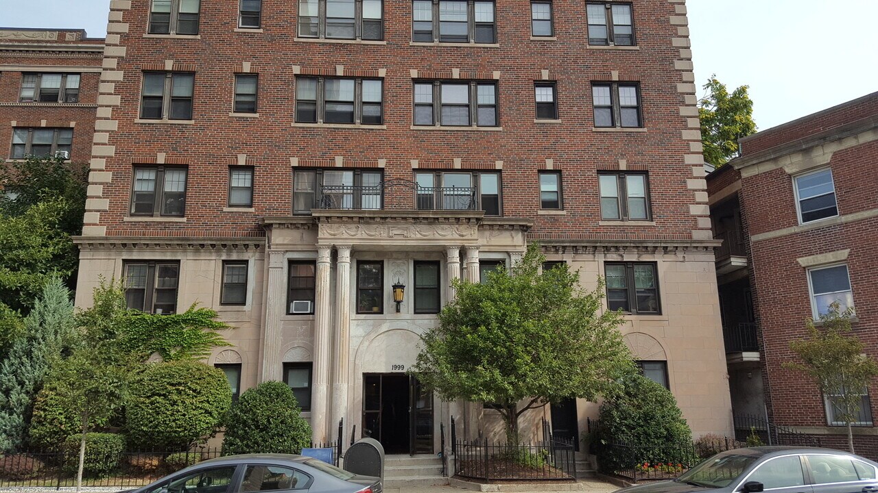 1997 Commonwealth Ave, Unit 7 in Boston, MA - Building Photo