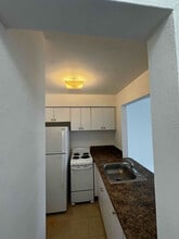 2408 NW 16th St Rd in Miami, FL - Building Photo - Building Photo