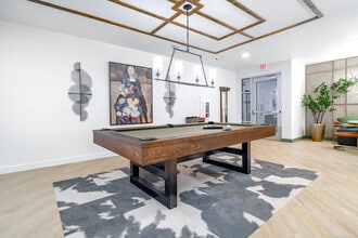 Leon Creek Flats in San Antonio, TX - Foto de edificio - Building Photo