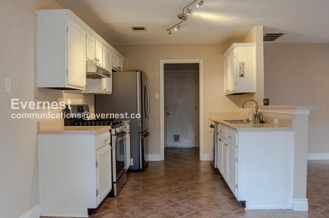 15532 Miss Adrienne's Path in Pflugerville, TX - Building Photo - Building Photo