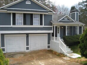 2056 Charles Cudd Ct in Lithonia, GA - Building Photo - Building Photo