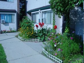 Parkway Meadows in Ann Arbor, MI - Building Photo - Building Photo