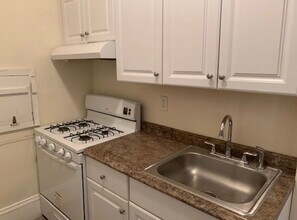 2 Ware St, Unit 403 in Cambridge, MA - Foto de edificio - Building Photo