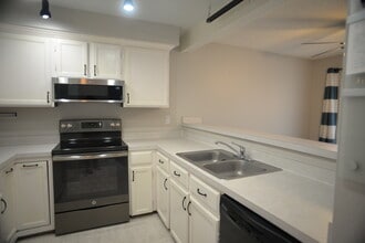 2862 W Long Dr, Unit D in Littleton, CO - Building Photo - Building Photo