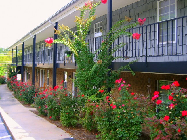 Alder Ridge Apartments in Winston-Salem, NC - Building Photo - Building Photo