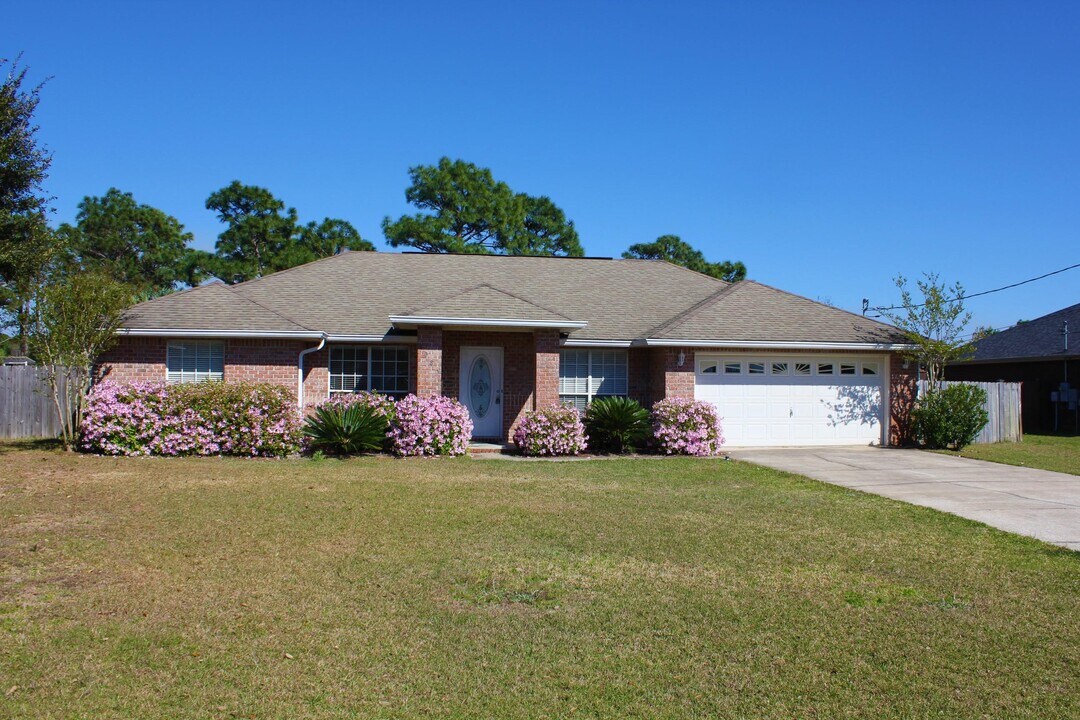 2080 Seagrape Dr in Navarre, FL - Building Photo