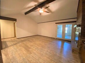 208 Wellington Ln in Moore, OK - Foto de edificio - Building Photo