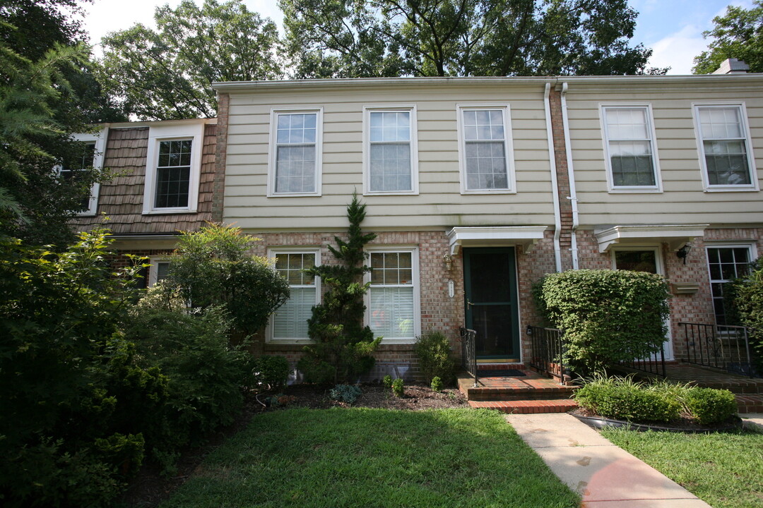 1724 Dana St in Crofton, MD - Building Photo