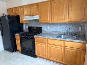 3600 Charles Ct in North Bergen, NJ - Building Photo - Building Photo