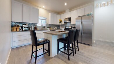 5126 Ewing St in San Diego, CA - Building Photo - Building Photo