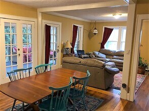 720 Berne St SE Apt A, Unit A in Atlanta, GA - Foto de edificio - Building Photo