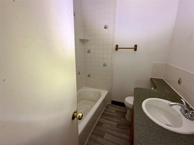 property at 202 S Magnolia St