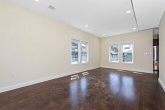 72 Stanley Ave in Medford, MA - Foto de edificio - Building Photo