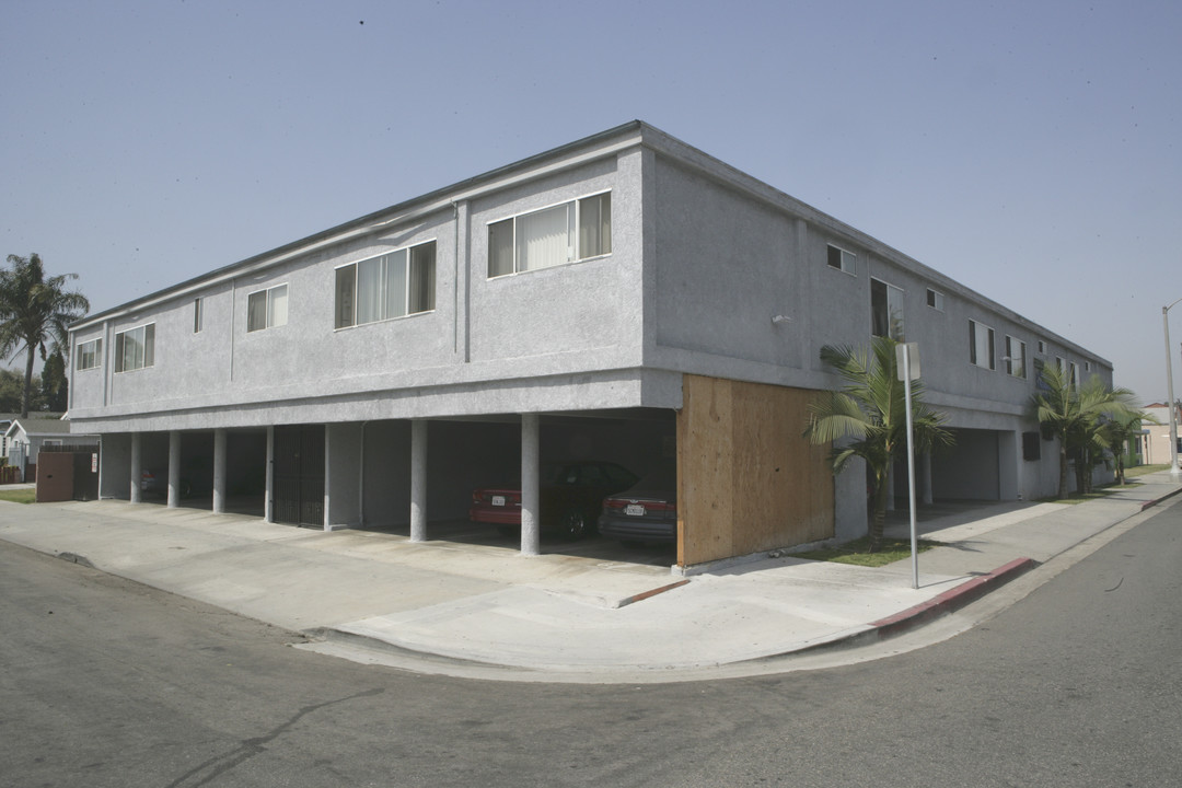 850 E South St in Long Beach, CA - Building Photo