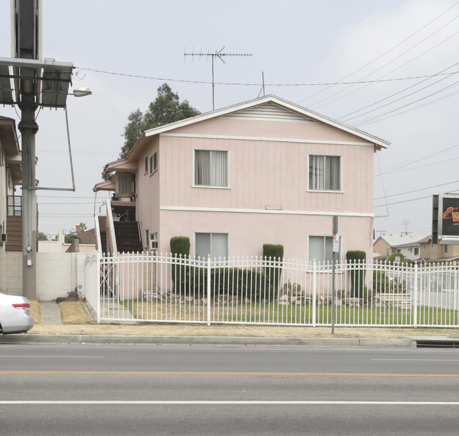 11401 Sherman Way in North Hollywood, CA - Building Photo - Building Photo