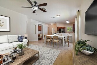 6919 Surrey Hill Pl in Apollo Beach, FL - Building Photo - Building Photo