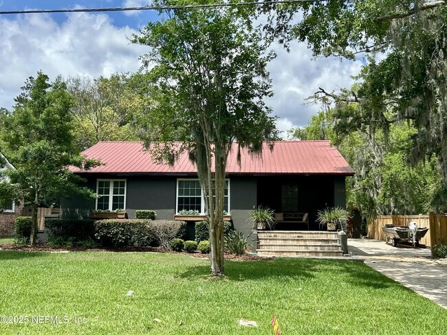property at 1240 Holmesdale Rd