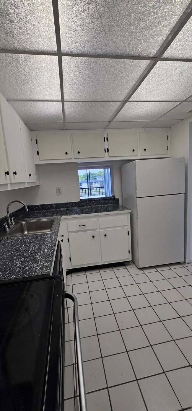 7910 N Colony Cir in Tamarac, FL - Building Photo - Building Photo