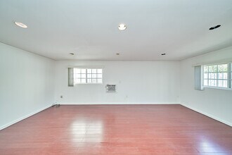 1447 S Holt Ave, Unit 1447 studio in Los Angeles, CA - Building Photo - Building Photo