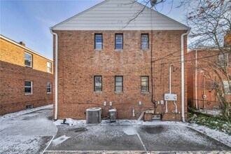 420 E 222nd St in Euclid, OH - Foto de edificio - Building Photo