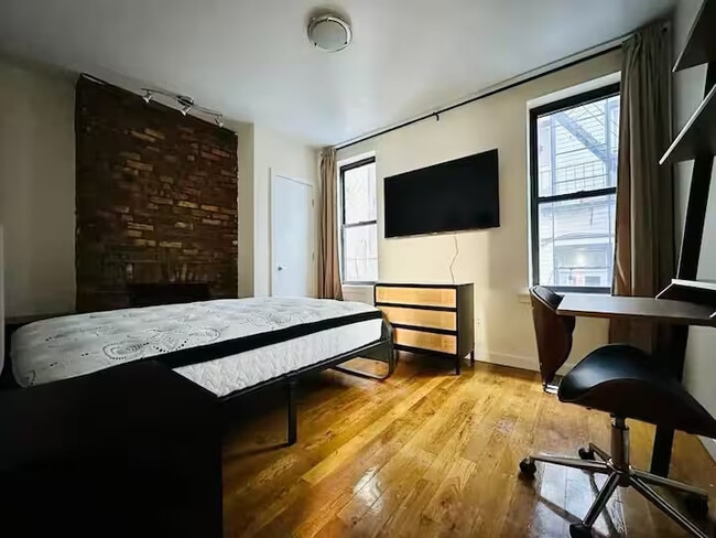 Furnished room/NOT APARTMENT in Brooklyn, NY - Foto de edificio - Building Photo