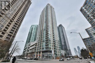225 Webb Dr in Mississauga, ON - Building Photo