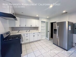 2210 S Mansfield Ave in Los Angeles, CA - Building Photo - Building Photo