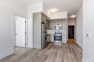 2475 Old Bronte Road in Oakville, ON - Building Photo - Interior Photo