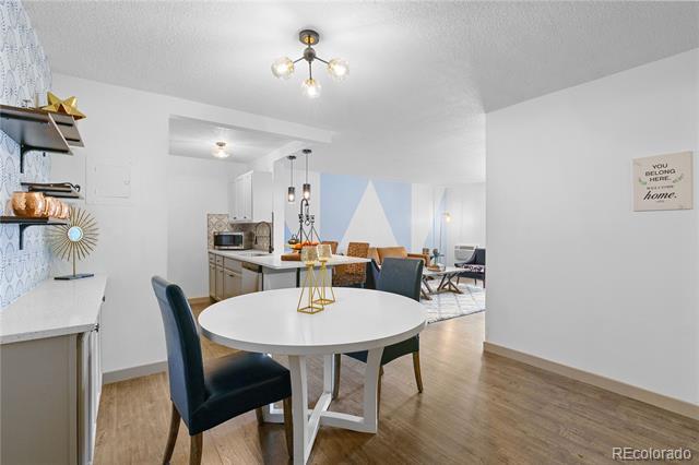 2281 S Vaughn Way in Aurora, CO - Building Photo - Building Photo