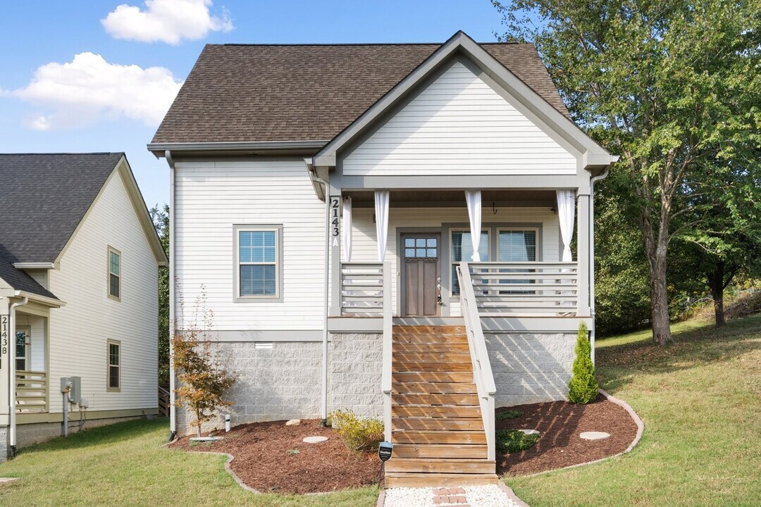 2143 Bell St in Ashland City, TN - Building Photo