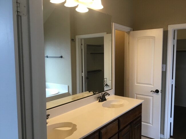 4112 Chloe Ln in Fort Worth, TX - Building Photo - Building Photo