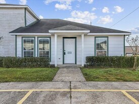 2110 Roatan Calle in Dickinson, TX - Building Photo