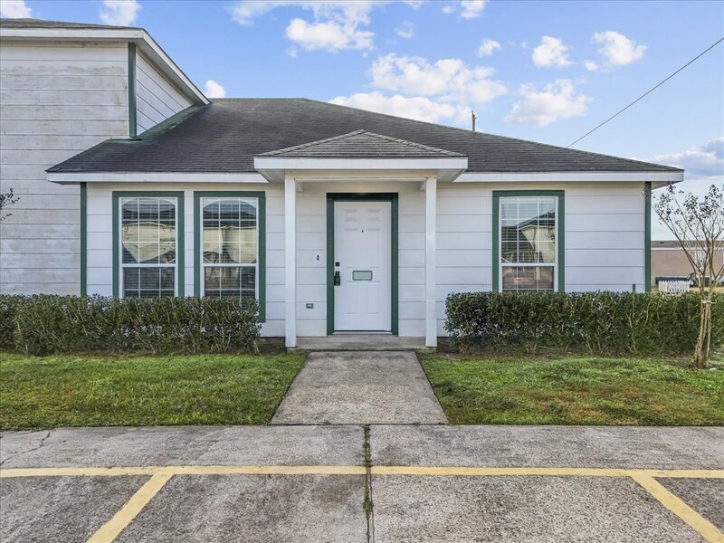 2110 Roatan Calle in Dickinson, TX - Building Photo