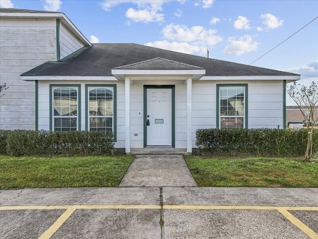 property at 2110 Roatan Calle