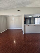 37210 Sabal Ave in Palmdale, CA - Foto de edificio - Building Photo