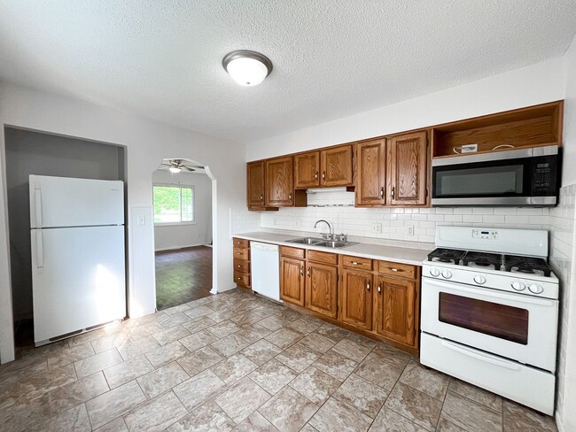 1106 Hugo St in Maumee, OH - Building Photo - Building Photo