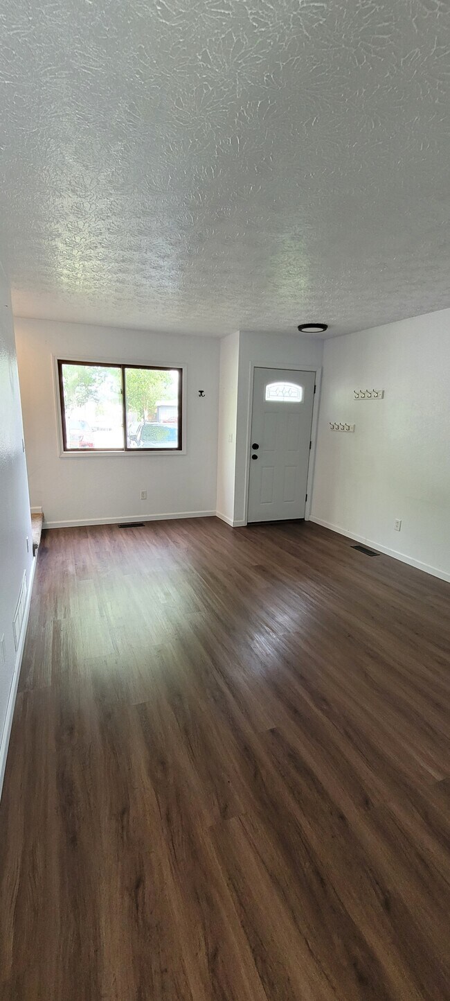 3927 Lakehurst Cir Rentals in Anchorage, AK