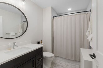 320 Maverick St, Unit 301 in Boston, MA - Foto de edificio - Building Photo