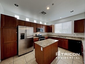 7608 Symmetry Ct in Las Vegas, NV - Building Photo - Building Photo